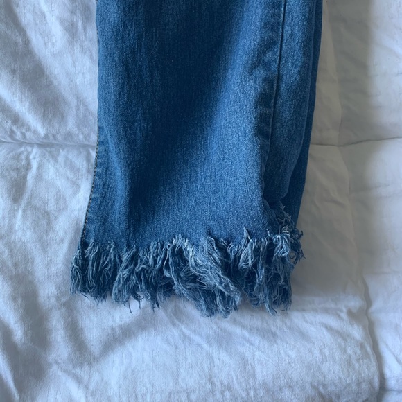 Forever 21 frayed bottom jeans - Picture 3 of 4